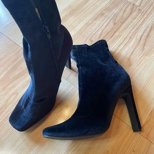 Lulus black velvet mid-calf boots size 7
